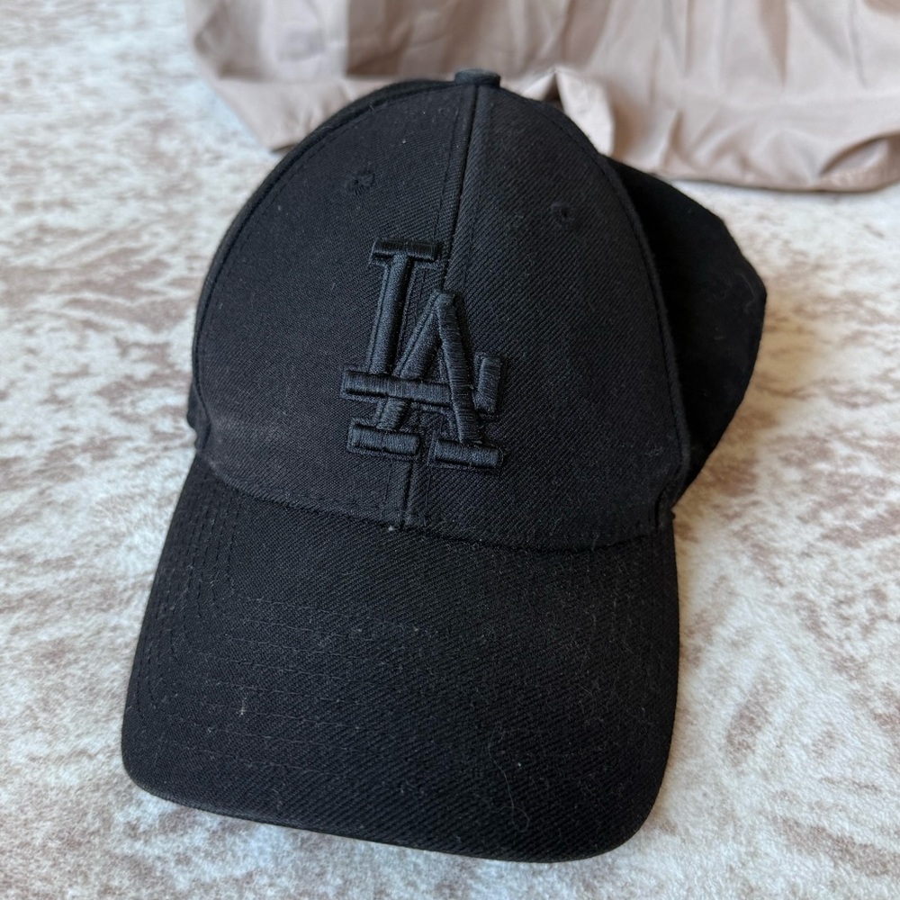 La Dodgers | Black LA Embroidered Hat
